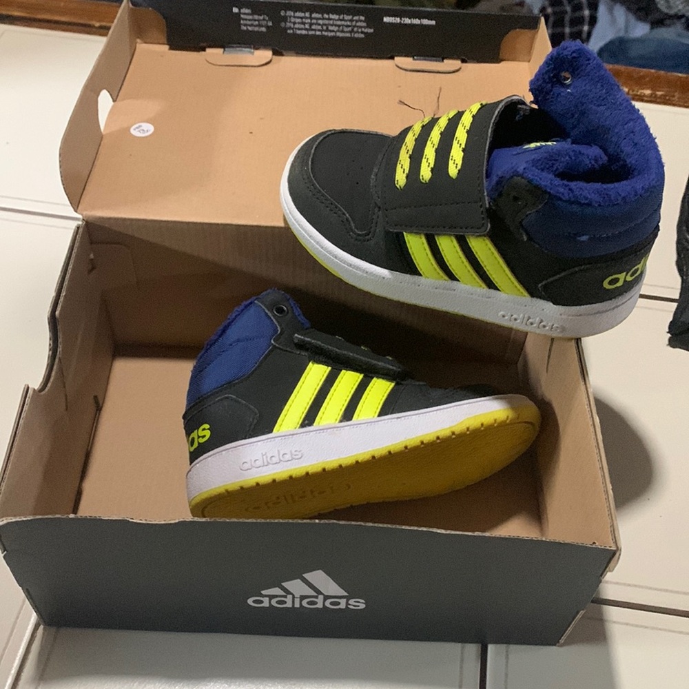 Adidas high tops size 8